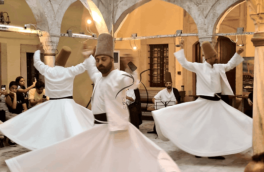 la Ceremonia de los Derviches Giróvagos en Estambul